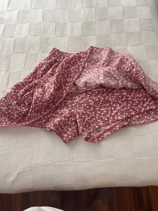 Falda niña volantes flores rosa
