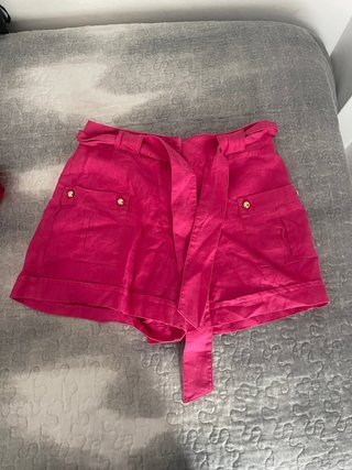 Shorts fucsia con cinturón