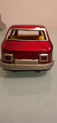 MINI AUTO TRE RUOTE IN LATTA ROSSA MF 993
