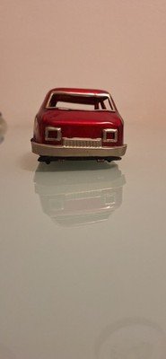 MINI AUTO TRE RUOTE IN LATTA ROSSA MF 993