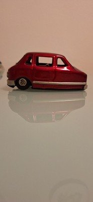 MINI AUTO TRE RUOTE IN LATTA ROSSA MF 993