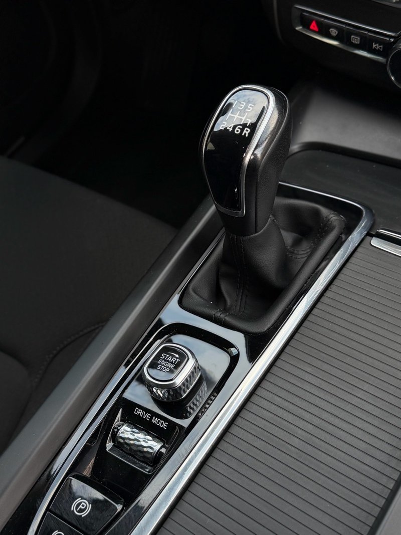 Volvo XC60 2020, foto 22
