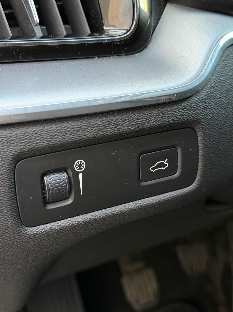 Volvo XC60 2020, foto 33