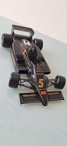 Burago 2105 - Lotus JPS Mario Andretti Scala 1/14