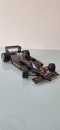 Burago 2105 - Lotus JPS Mario Andretti Scala 1/14