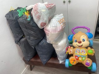 Ropa Bebé 0-3m y 3-6m + Juguetes