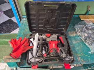 Martillo Perforador y 220V.