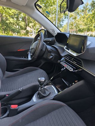 Peugeot 2008 PureTech 100 CV 2021 · Etiqueta C