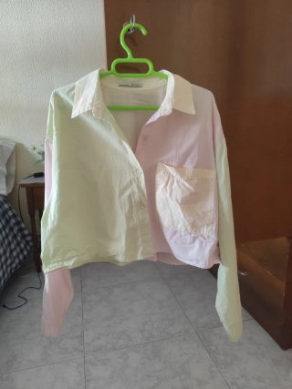 Camisa tonos pastel verde, amarillo y rosa