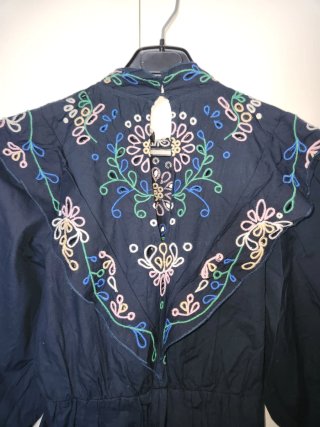 Vestido azul marino con Bordados