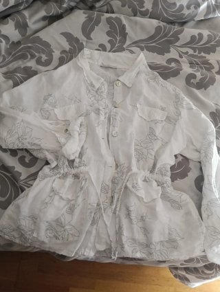 Blusa de lino blanca con estampado