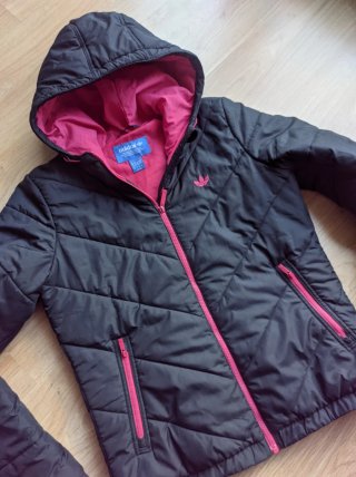 Chaqueta acolchada Adidas Originals negra y rosa
