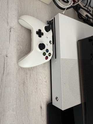 Xbox One + 4 Juegos + Mando Blanco
