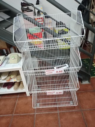 Cestas expositoras metálicas apilables 60 × 50 cm