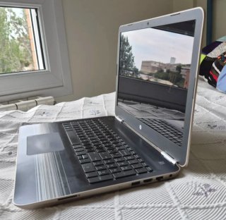 Portátil HP Pavilion 15-au030wm Dorado