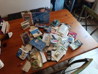Lote de accesorios y componentes informáticos