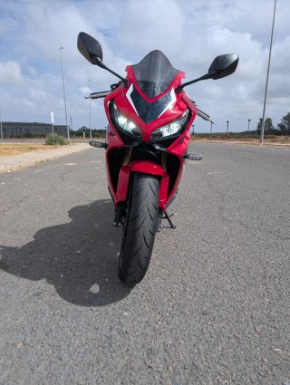 Honda CBR650R Roja