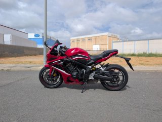 Honda CBR650R Roja