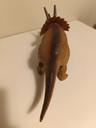Figura dinosaurio Triceratops