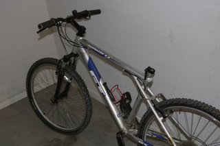 Mountain bike bicicleta usada reparación