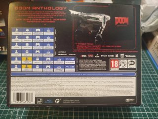 Doom Anthology PS4 + Figura + steelbook D.Etenal