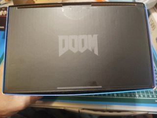 Doom Anthology PS4 + Figura + steelbook D.Etenal