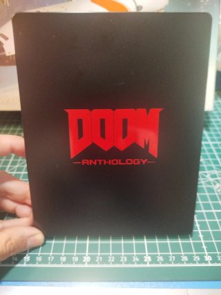 Doom Anthology PS4 + Figura + steelbook D.Etenal