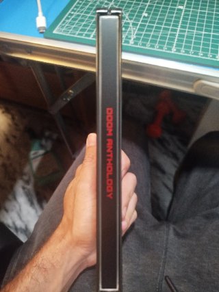 Doom Anthology PS4 + Figura + steelbook D.Etenal