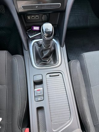 CUOTA 230€ - Renault Megane 2023 Equilibre Blue