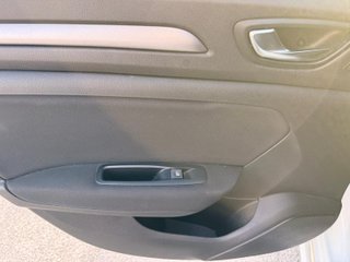 CUOTA 230€ - Renault Megane 2023 Equilibre Blue