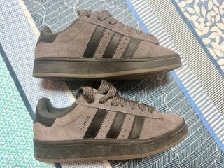 Adidas Campus niño gris