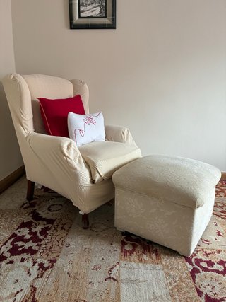 Sillón Orejero con Reposapiés