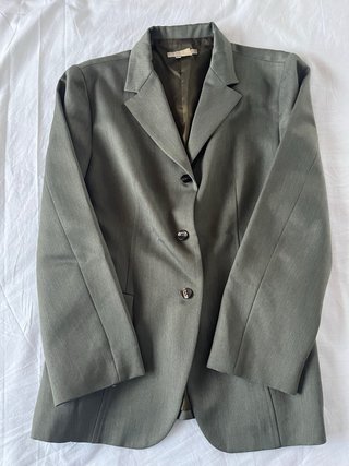 2 Traje chaqueta Zara verde, marron y camisa