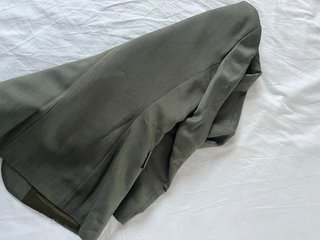 2 Traje chaqueta Zara verde, marron y camisa