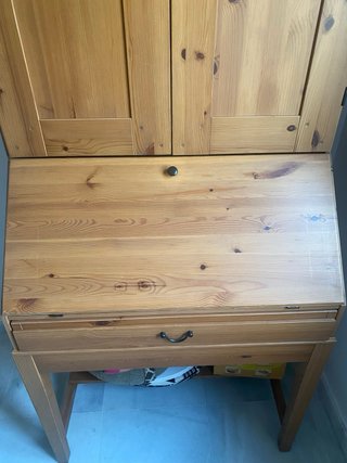 Escritorio con Librería de Madera( negociable)