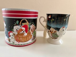 Taza con Motivo de Perritos Navideños
