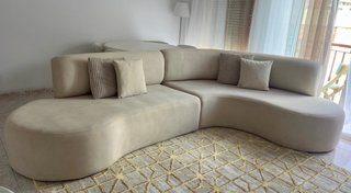 Sofá curvo moderno beige
