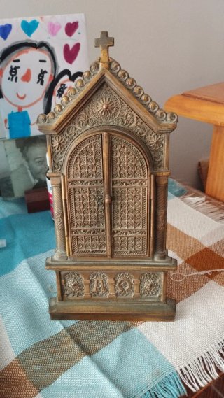 Tríptico Religioso de Bronce y Porcelana