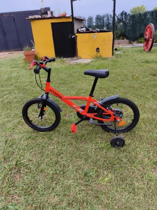 Bicicleta infantil Btwin roja