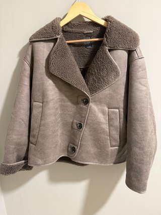 Chaqueta efecto piel beige/marrón