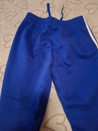 Pantalón chándal Adidas azul Muy poco uso.