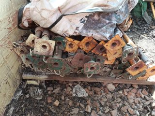 Lote de puntales de obra