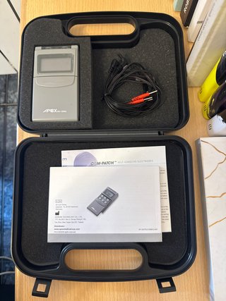 Electroestimulador APEX con maletín