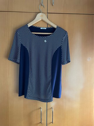 Blusa de manga corta con lunares