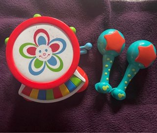 Lote infantil: tambor, piano y maracas