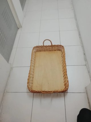 Cesta de mimbre con asas