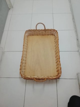 Cesta de mimbre con asas