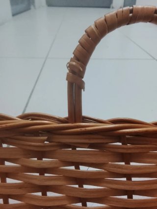 Cesta de mimbre con asas