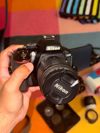 Cámara Nikon D5300 con accesorios