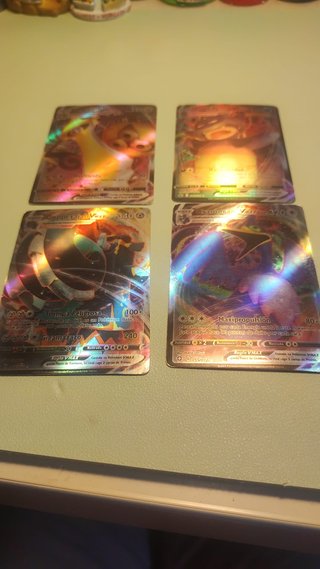 Set de 4 Cartas Pokémon VMAX